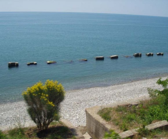 Fig. 29 : System artificial bays with beaches, yachts -harbors and longitudinal breakwater
