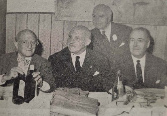 Universidad Popular de La Boca. 50 Aniversario. Universidad Popular de La Boca. (1968) 1917 -2 de Junio -1967. Medio siglo dedicado a la educación del Pueblo. Buenos Aires. Talleres Gráficos el triángulo, p. 34