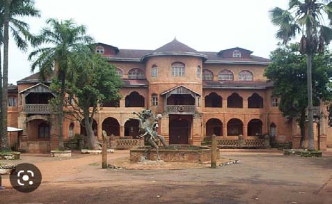 Fig. 4e: Achirimbi II and Queen Elizebeth in Nigeria, 1956