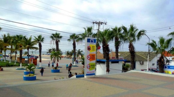 Figura 3: Panorámica de la playa Murciélago y sus alrededores.