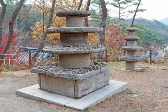 Figure 7 : Back top of Cave 417 ë??"????????ë??"?????????????? í??"???. ?????ë??"????í??"???ë?"±?????í??"-?????. 32 ?ë?"¤?í??"????????????ë?"±???-???????????.30 ?ë?"±??, ??, ????????, ??????ë?"±??ë??"????? (600?641)?????????????????.31 ???,????ë?"±???,???í??"?, ??, 1994, 31?.32 ë??"?????ë?"±?????í??"ë??"?????????.?????-??ë??"????????????????????????.??????'?????7??????????7???ë?"±?????, ë?"±???ë??"?????ë°?"????'???????.